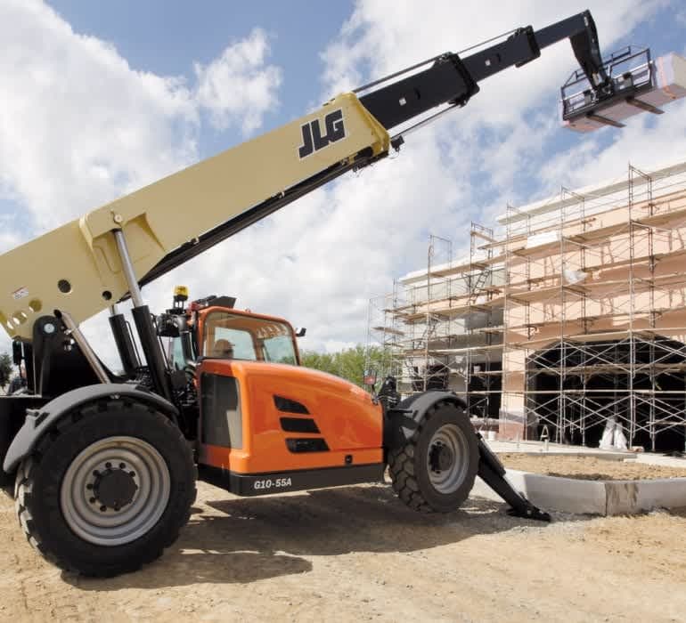 Detalle de cabina y controles de un telehandler