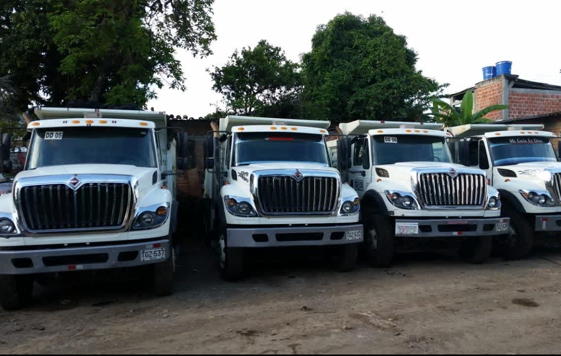 Diferentes modelos de volquetas doble troque