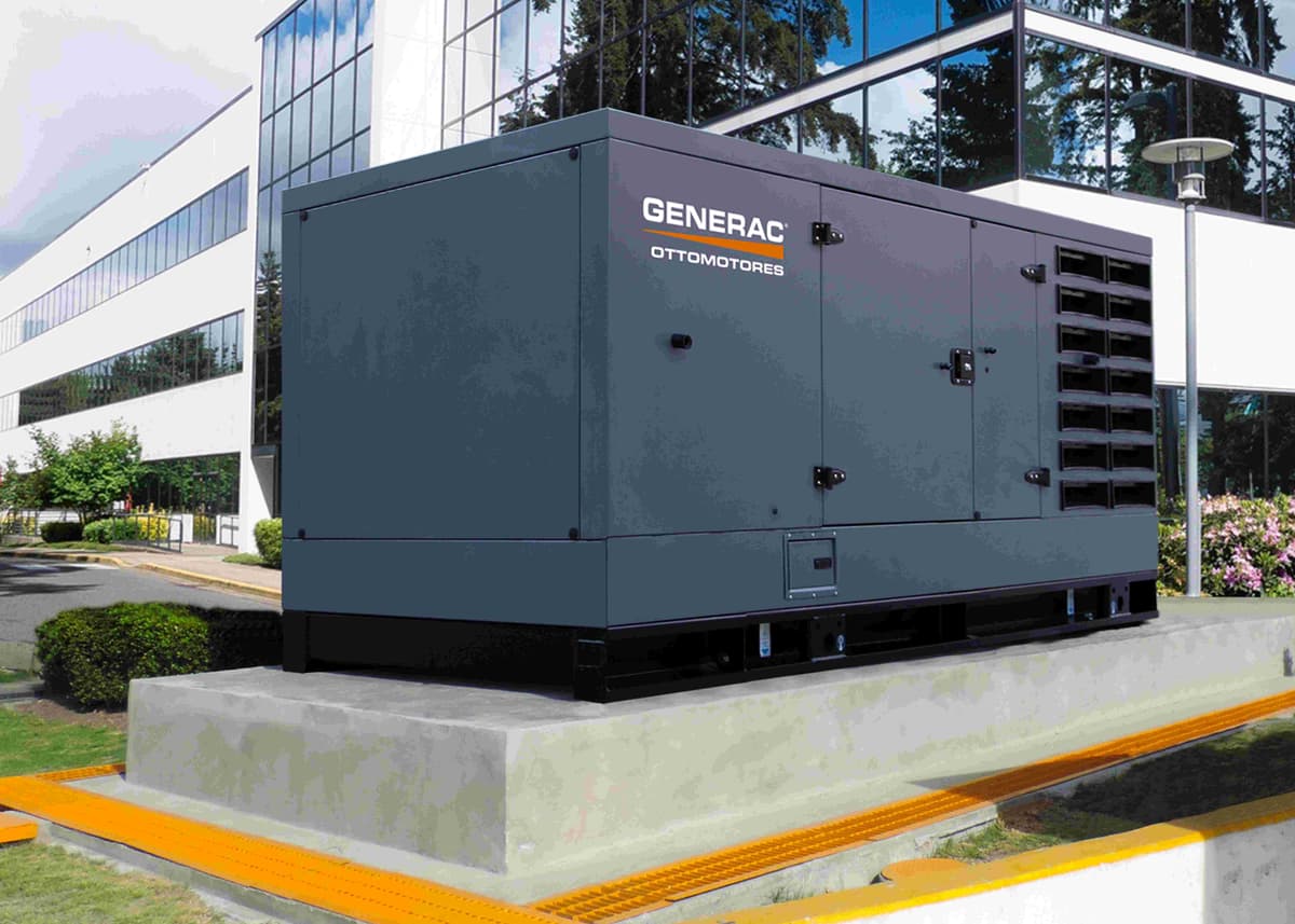 Planta eléctrica generando energía en un entorno residencial