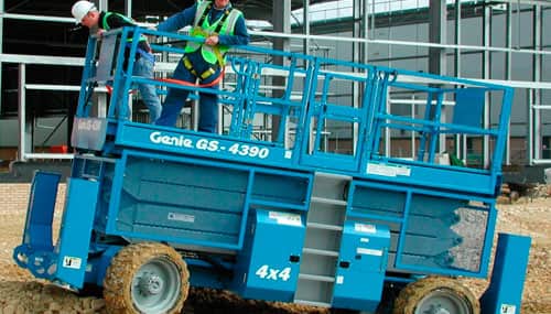 Detalle de batería de litio en scissor lift